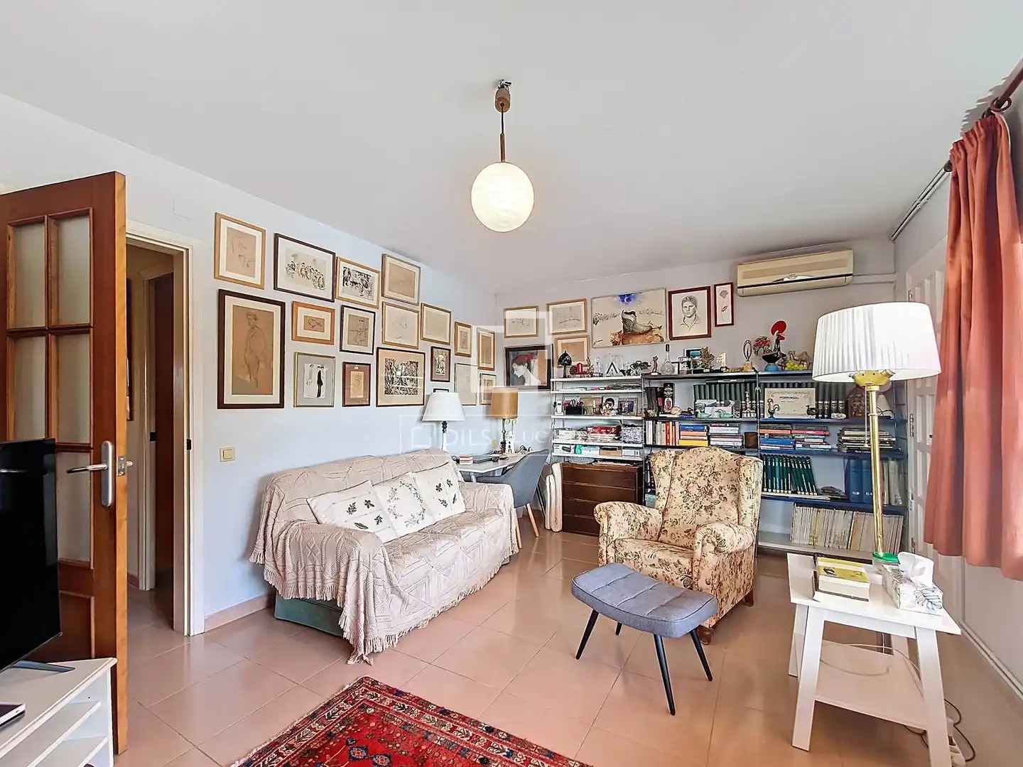 Sala d'estar de Finca rústica en venda en Vilanova i la Geltrú amb Aire condicionat, Calefacció i Jardí privat