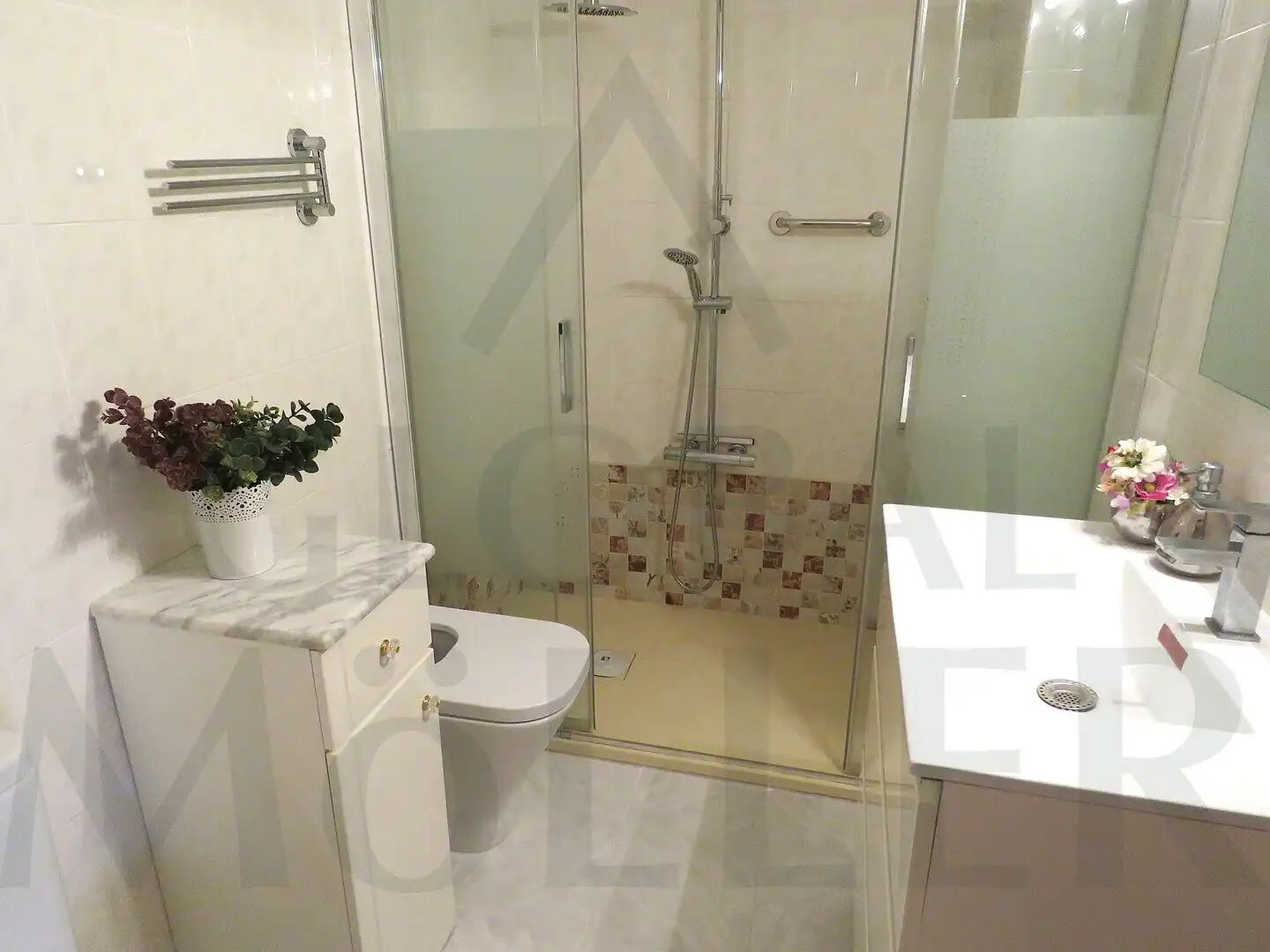 Baño de Piso en venta en Cartagena con Aire acondicionado, Amueblado y Horno