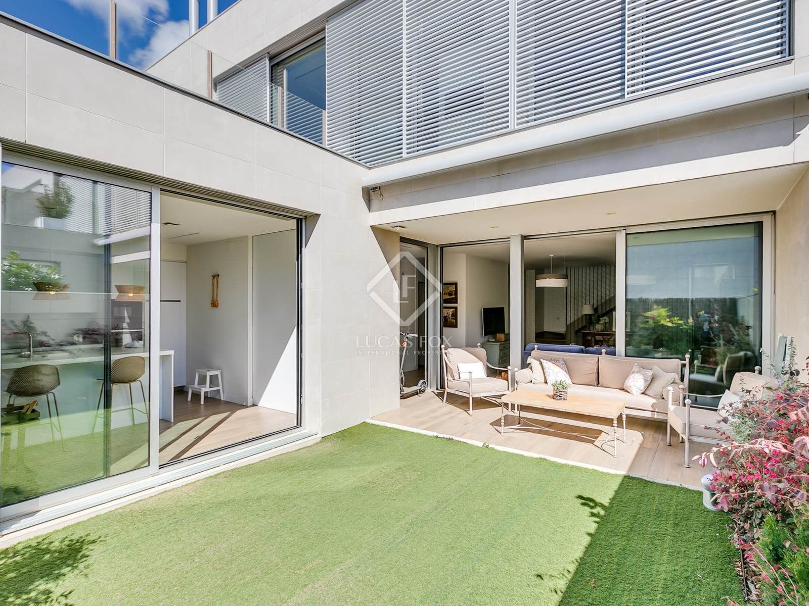Terrace of House or chalet for sale in La Moraleja  with Air Conditioner, Heating and Private garden