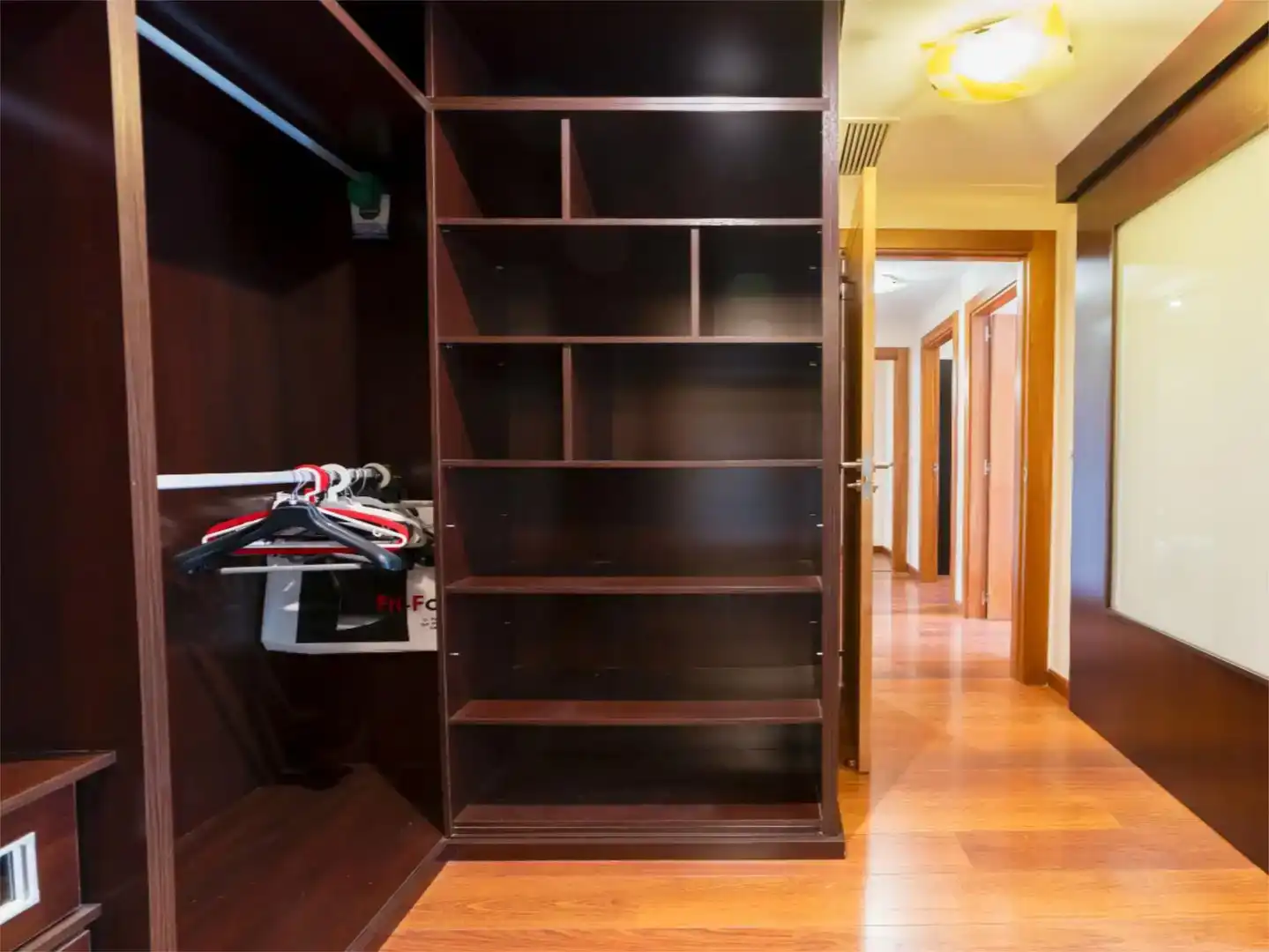 Habitación de Piso de alquiler en Granada con Aire acondicionado, Jardín privado y Parquet