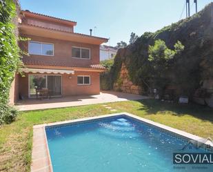 Jardí de Casa adosada en venda en Sant Cugat del Vallès amb Terrassa i Piscina