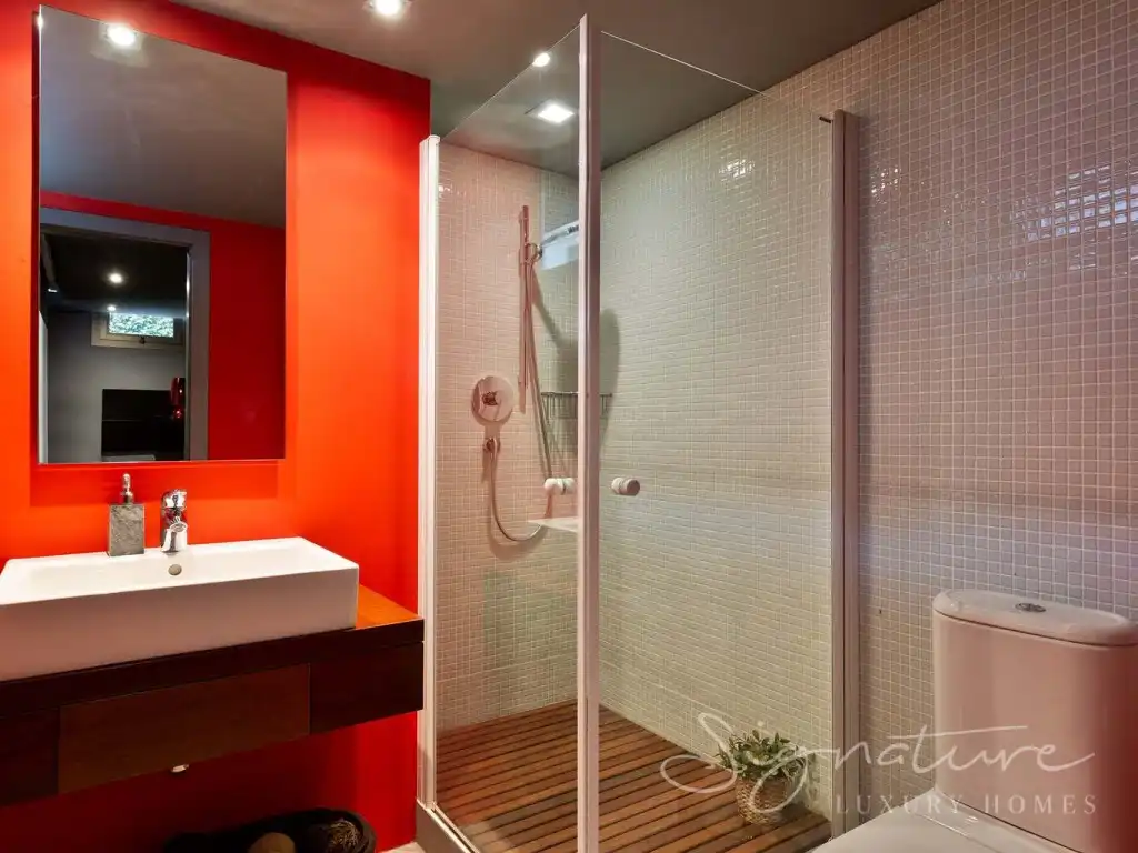 Bathroom of Houses for sale in Sant Cugat del Vallès  with Air Conditioner, Heating and Private garden