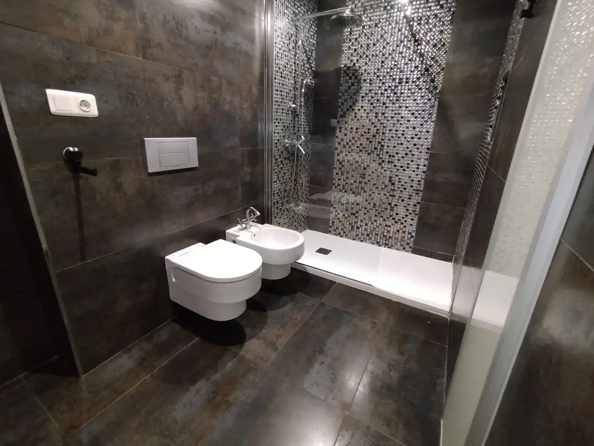 Bany de Apartament en venda en Torremolinos amb Aire condicionat, Calefacció i Terrassa