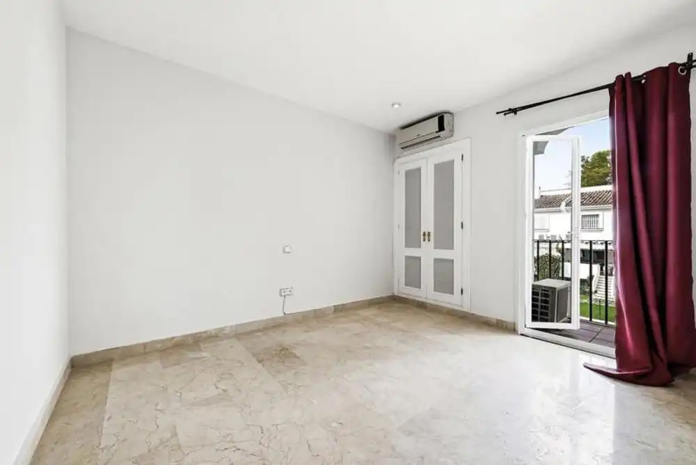 Reihenhaus mit Terrasse zum Verkauf in Nueva Andalucía, imagen 13