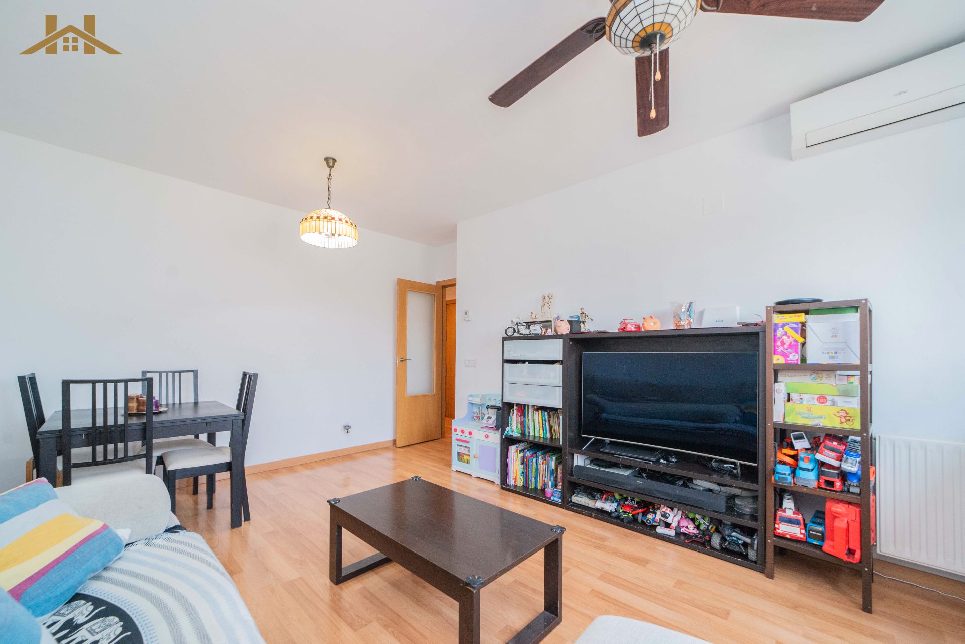 Living room of Flat for sale in Móstoles  with Air Conditioner, Heating and Storage room