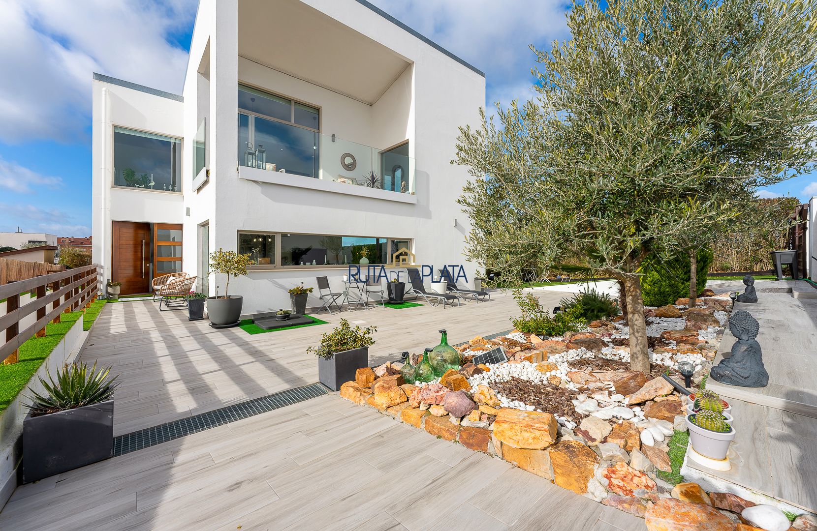 Terrassa de Casa o xalet en venda en Roales amb Calefacció, Jardí privat i Parquet