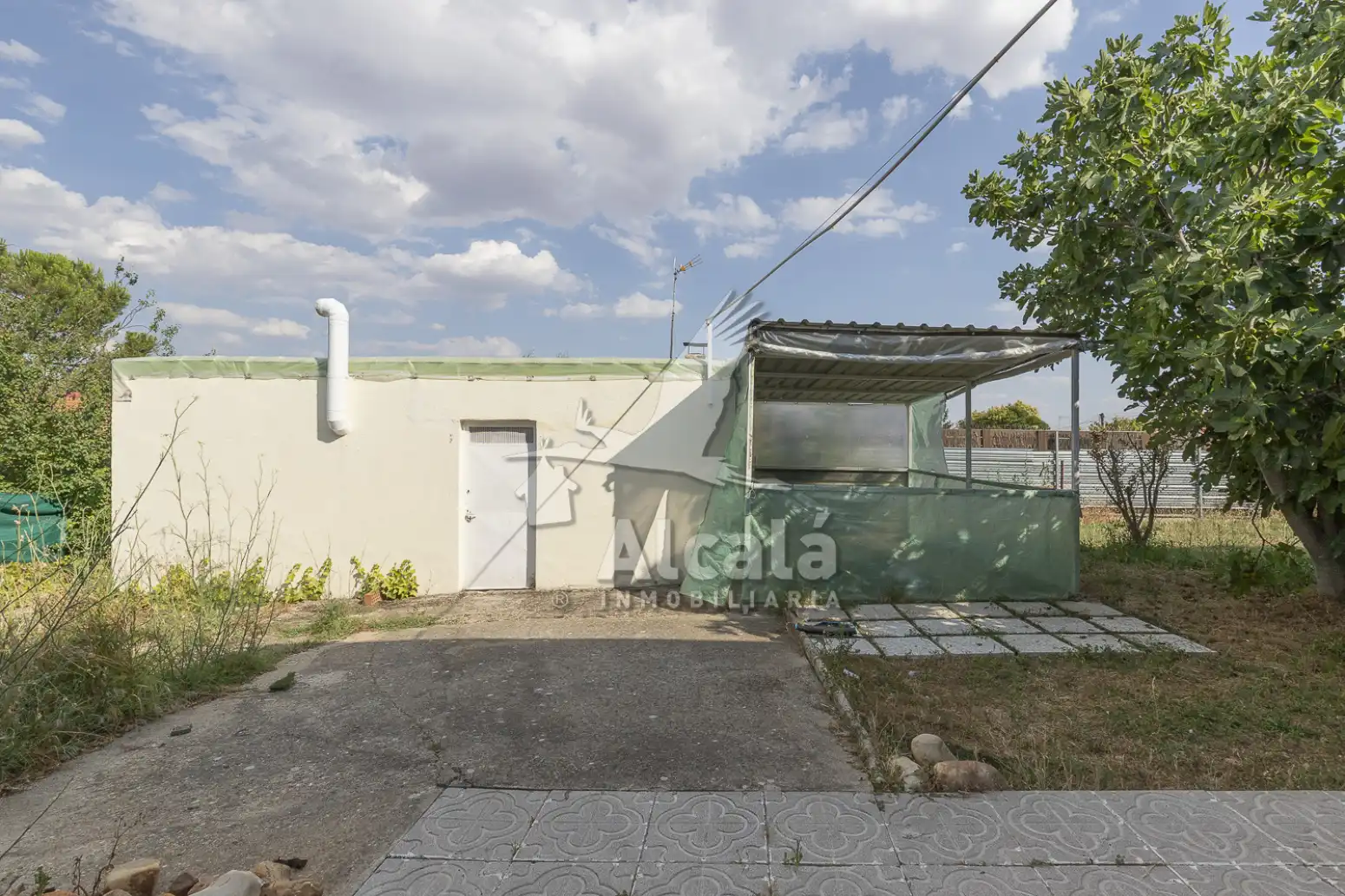 Vista exterior de Casa o xalet en venda en Torrejón del Rey amb Aire condicionat, Calefacció i Piscina