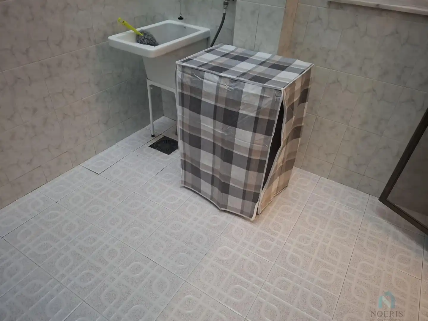 Bathroom of Houses for sale in Benetússer  with Air Conditioner, Terrace and Balcony