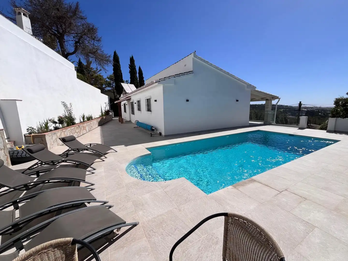 Xalet amb piscina en venda a El Faro de Calaburra - Chaparral