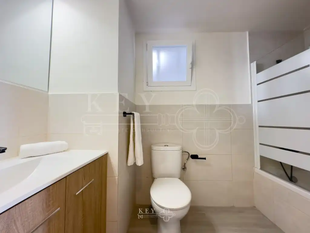 Bany de Apartament en venda en Ciutadella de Menorca amb Aire condicionat, Jardí privat i Piscina