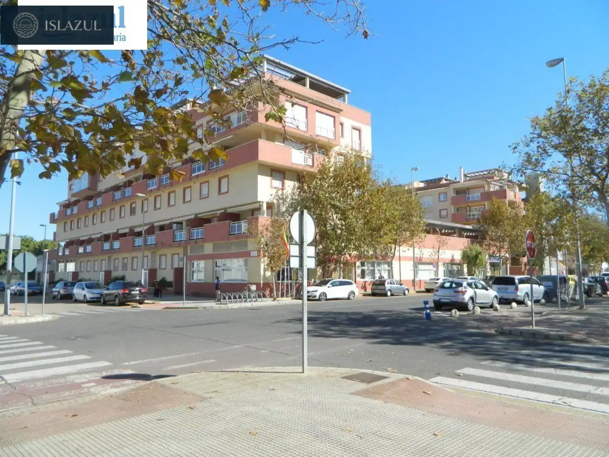 Vista exterior de Dúplex de alquiler en Isla Cristina con Terraza, Balcón y Piscina comunitaria