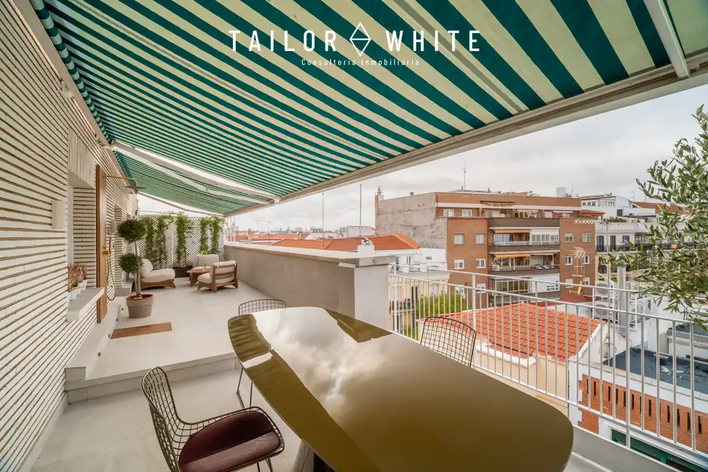 Terrasse von Dachboden zum Verkauf in Madrid mit Klimaanlage, Heizung und Parkett