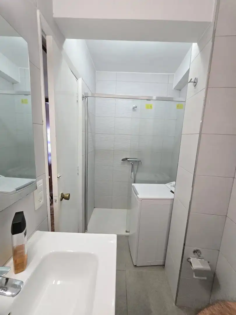 Bathroom of Flat for rent in Vigo   with Heating, Parquet flooring and Furnished
