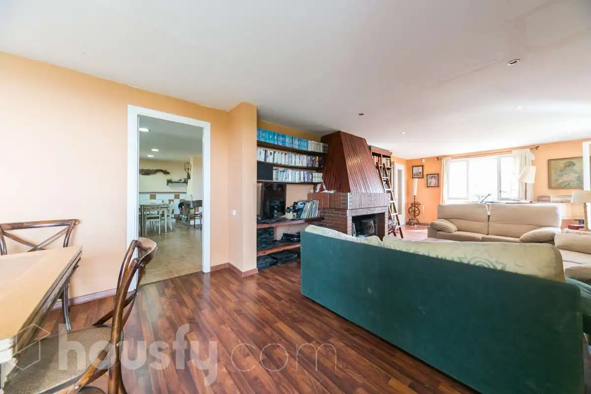 Sala d'estar de Casa o xalet en venda en La Llacuna amb Calefacció, Jardí privat i Parquet