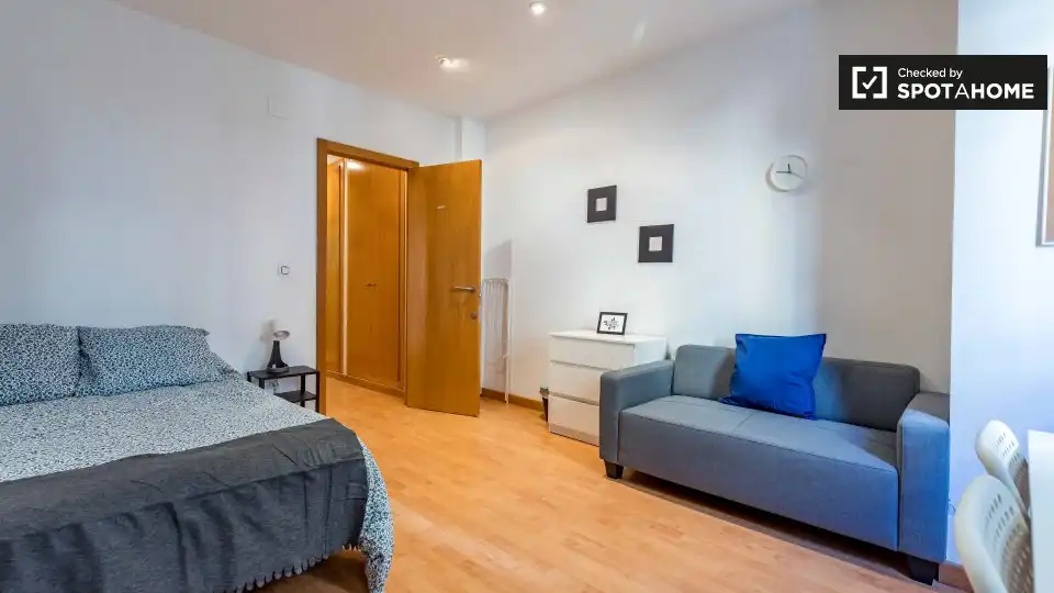Habitación de Piso de alquiler en Valencia con Aire acondicionado, Calefacción y Amueblado