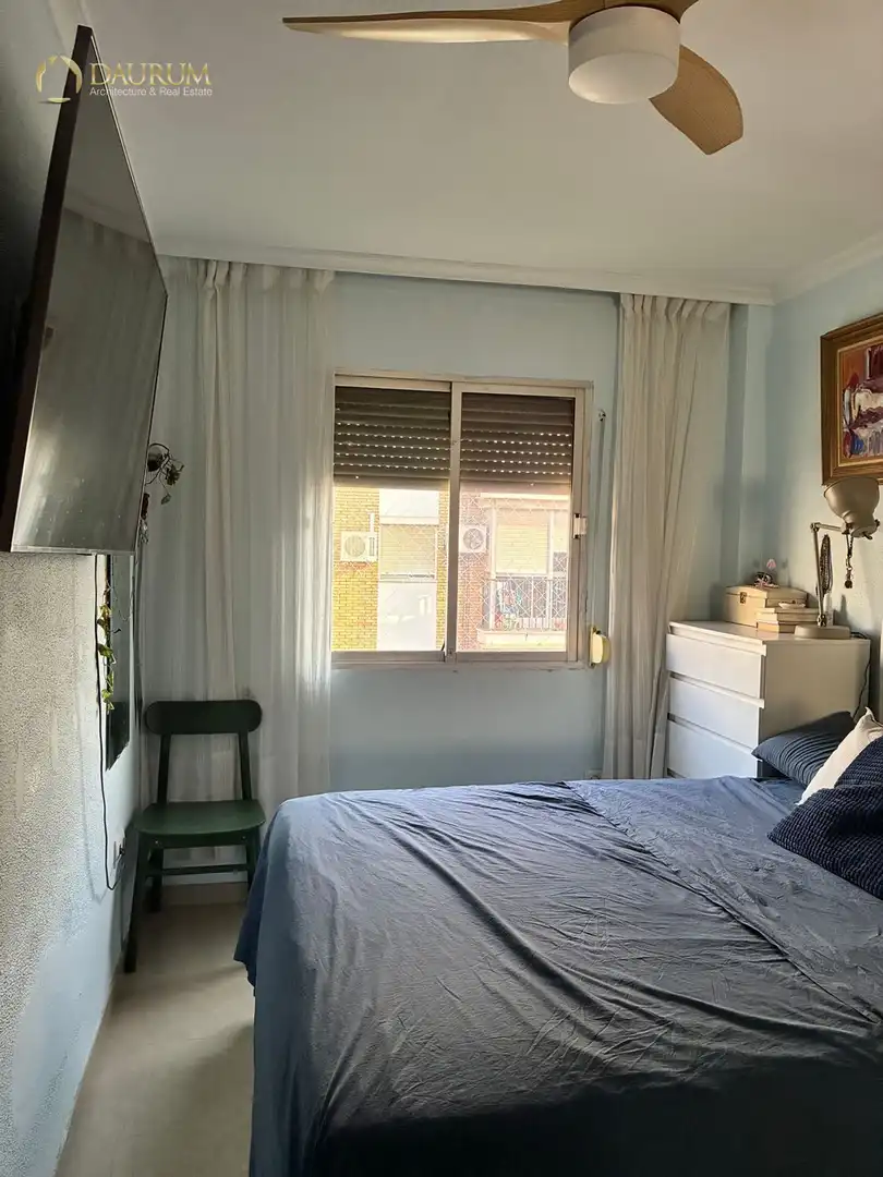 Bedroom of Flat for sale in Sevilla  with Air Conditioner and Furnished