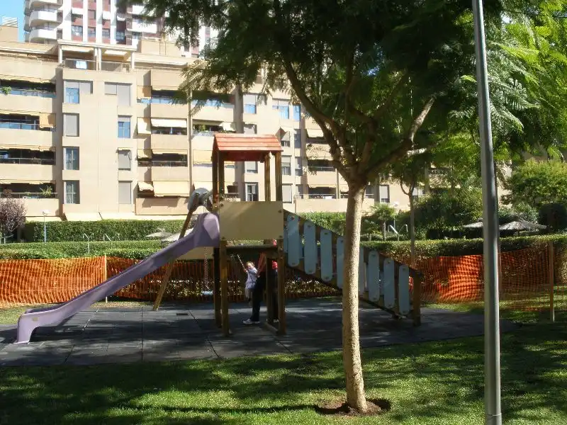 Außenansicht von Wohnung zur Miete in Valencia mit Klimaanlage, Heizung und Terrasse