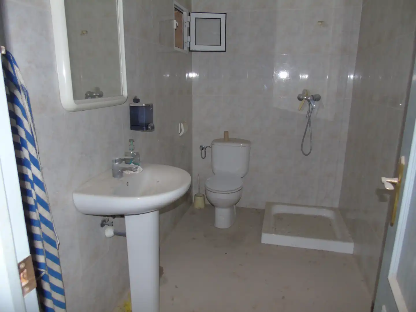 Badezimmer von Fabrikhallen zum Verkauf in Lorquí