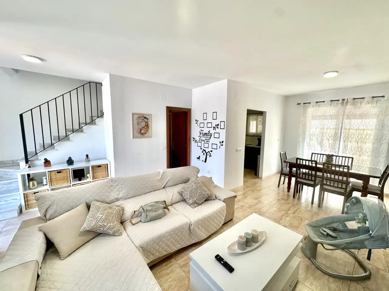 Sala de estar de Casa adosada en venta en Fuente de Piedra con Aire acondicionado, Terraza y Piscina comunitaria