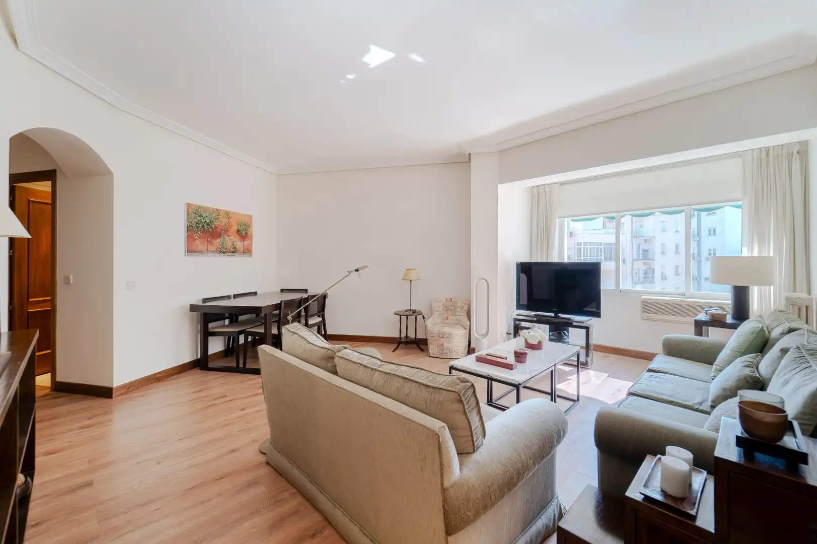 Sala d'estar de Pis en venda en Madrid amb Aire condicionat, Calefacció i Parquet