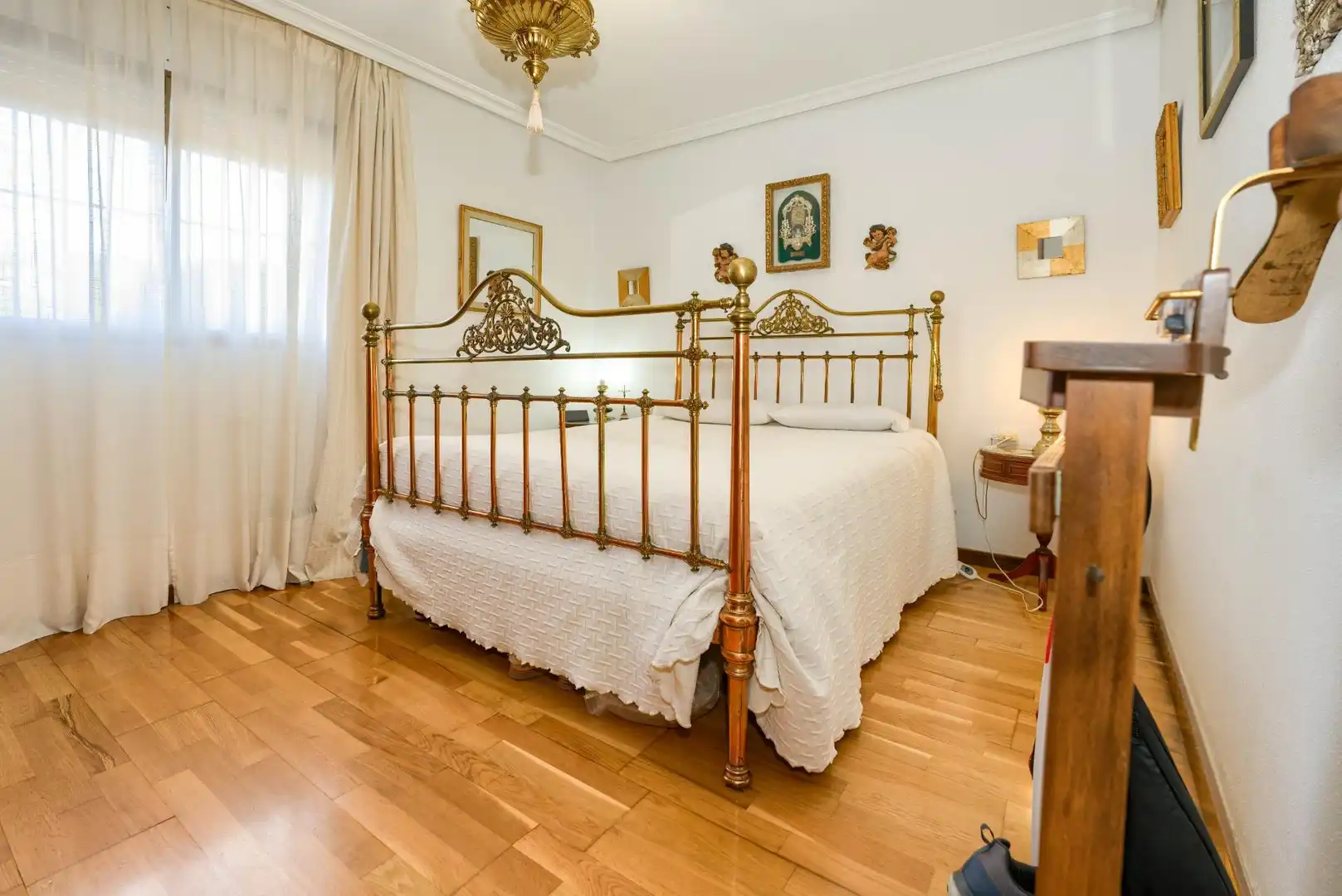 Dormitori de Casa o xalet en venda en Espartinas amb Aire condicionat, Jardí privat i Terrassa