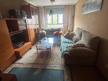 Sala d'estar de Pis en venda en Oviedo  amb Calefacció i Traster