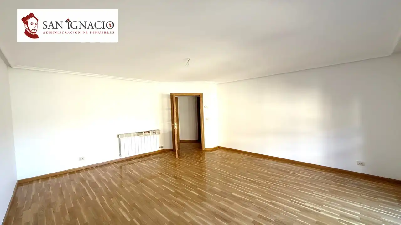 Habitación de Piso en venta en Villarcayo de Merindad de Castilla la Vieja con Aire acondicionado, Calefacción y Trastero