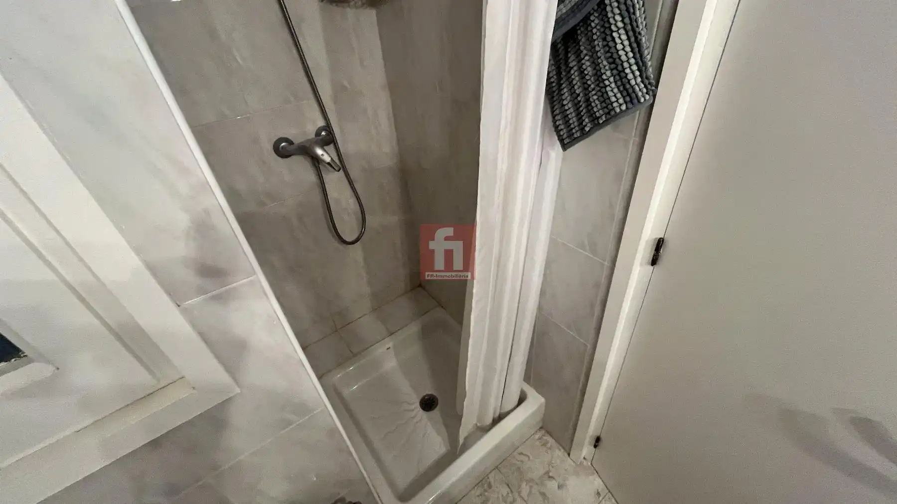 Baño de Piso de alquiler en El Vendrell con Terraza y Amueblado