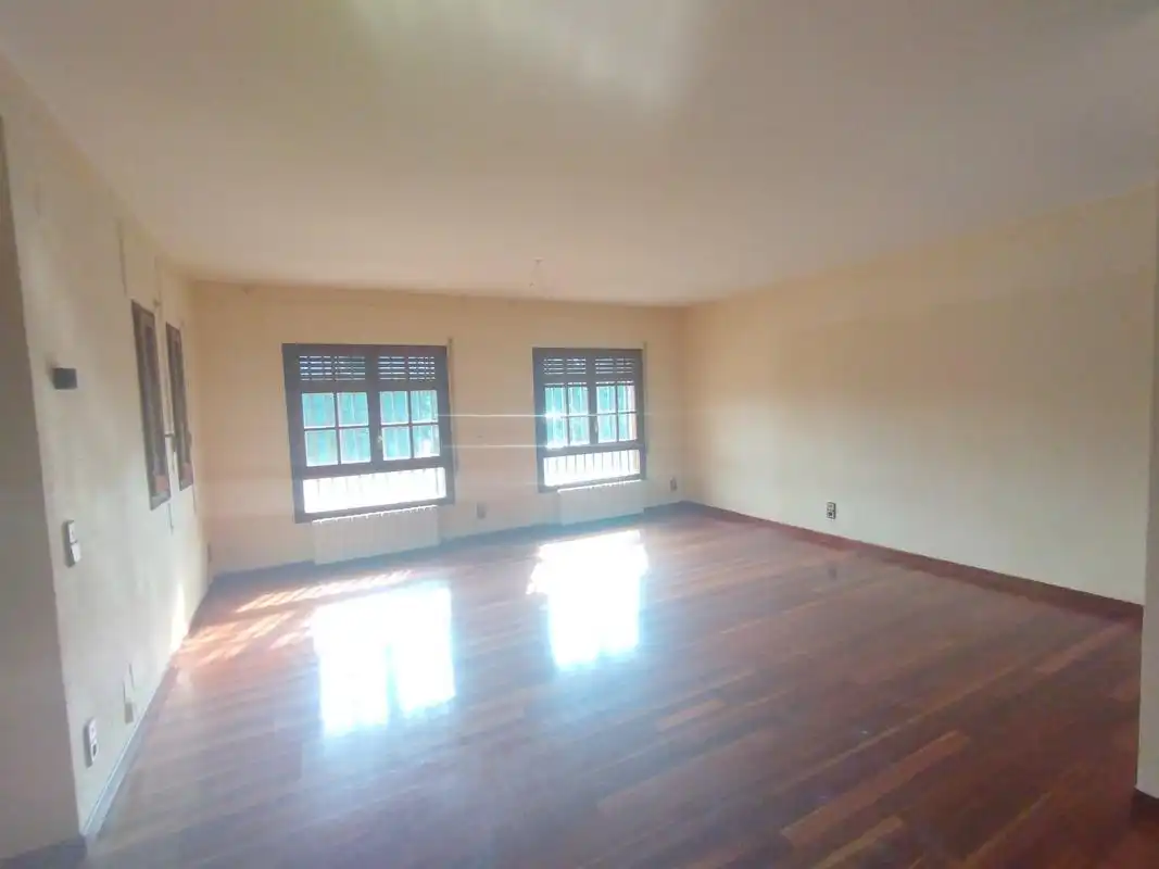 Sala d'estar de Casa o xalet en venda en Zaragoza amb Jardí privat