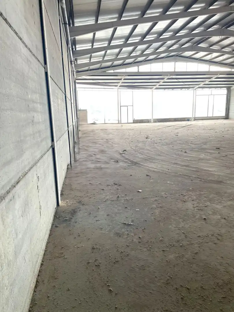 Parkplatz von Fabrikhallen zur Miete in Torrent