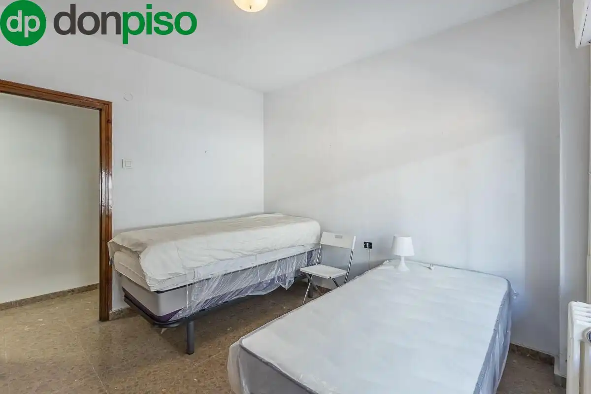 Schlafzimmer von Wohnung zum Verkauf in Granada