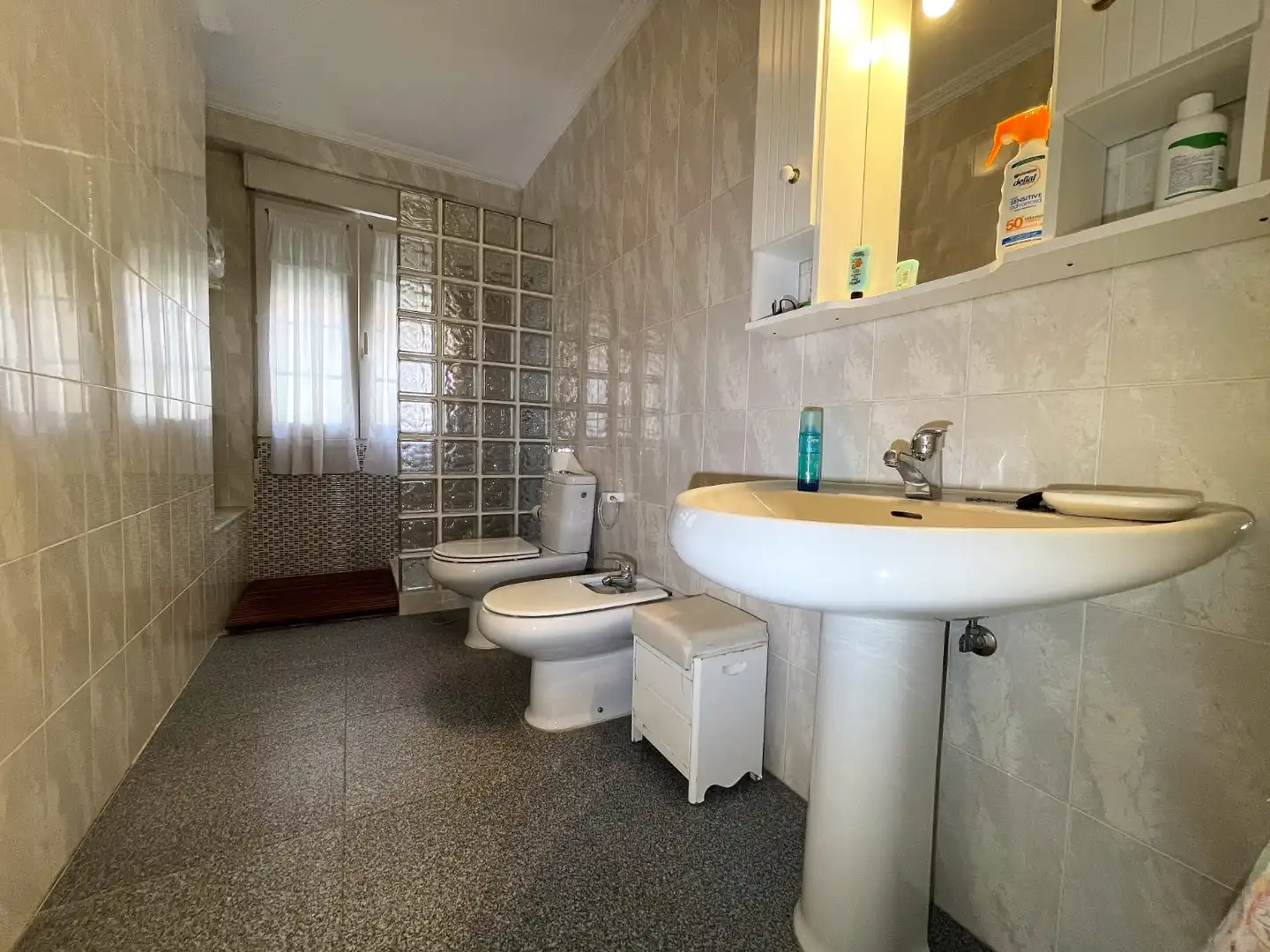 Bany de Casa o xalet en venda en Orihuela amb Jardí privat, Terrassa i Piscina