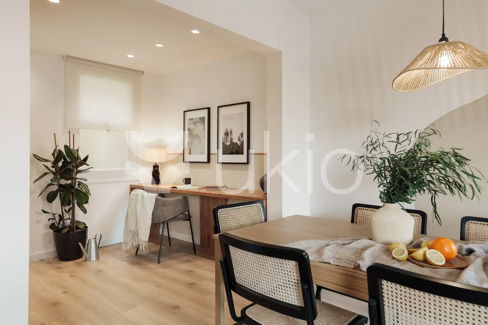 Menjador de Apartament de lloguer en Barcelona amb Aire condicionat, Calefacció i Moblat