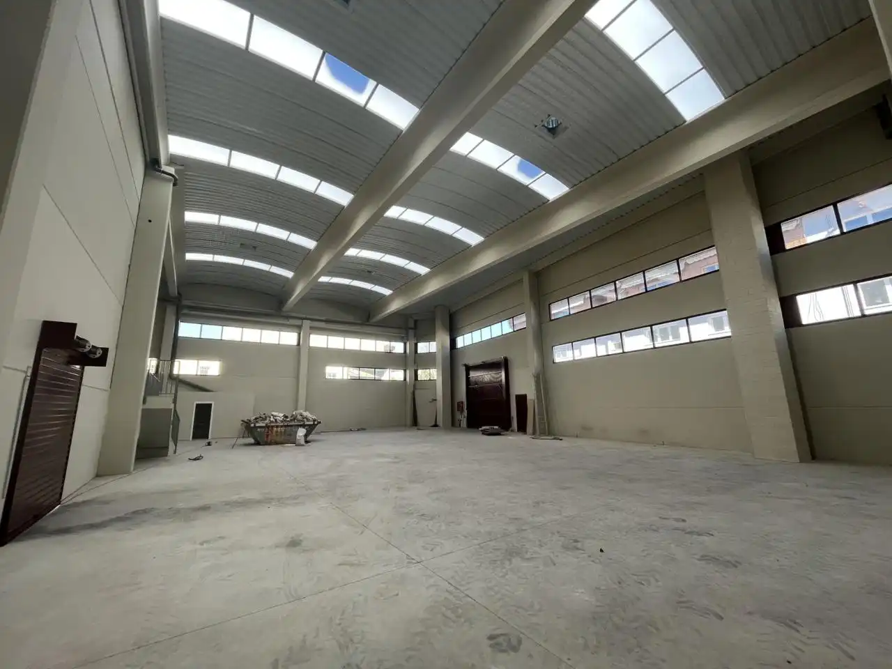 Nau industrial de lloguer en Cerdanyola del Vallès amb Alarma