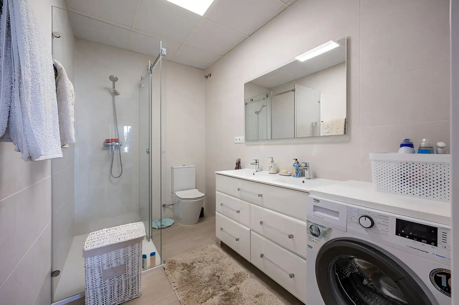 Badezimmer von Erdgeschoss zum Verkauf in Mijas mit Klimaanlage, Terrasse und Schwimmbad