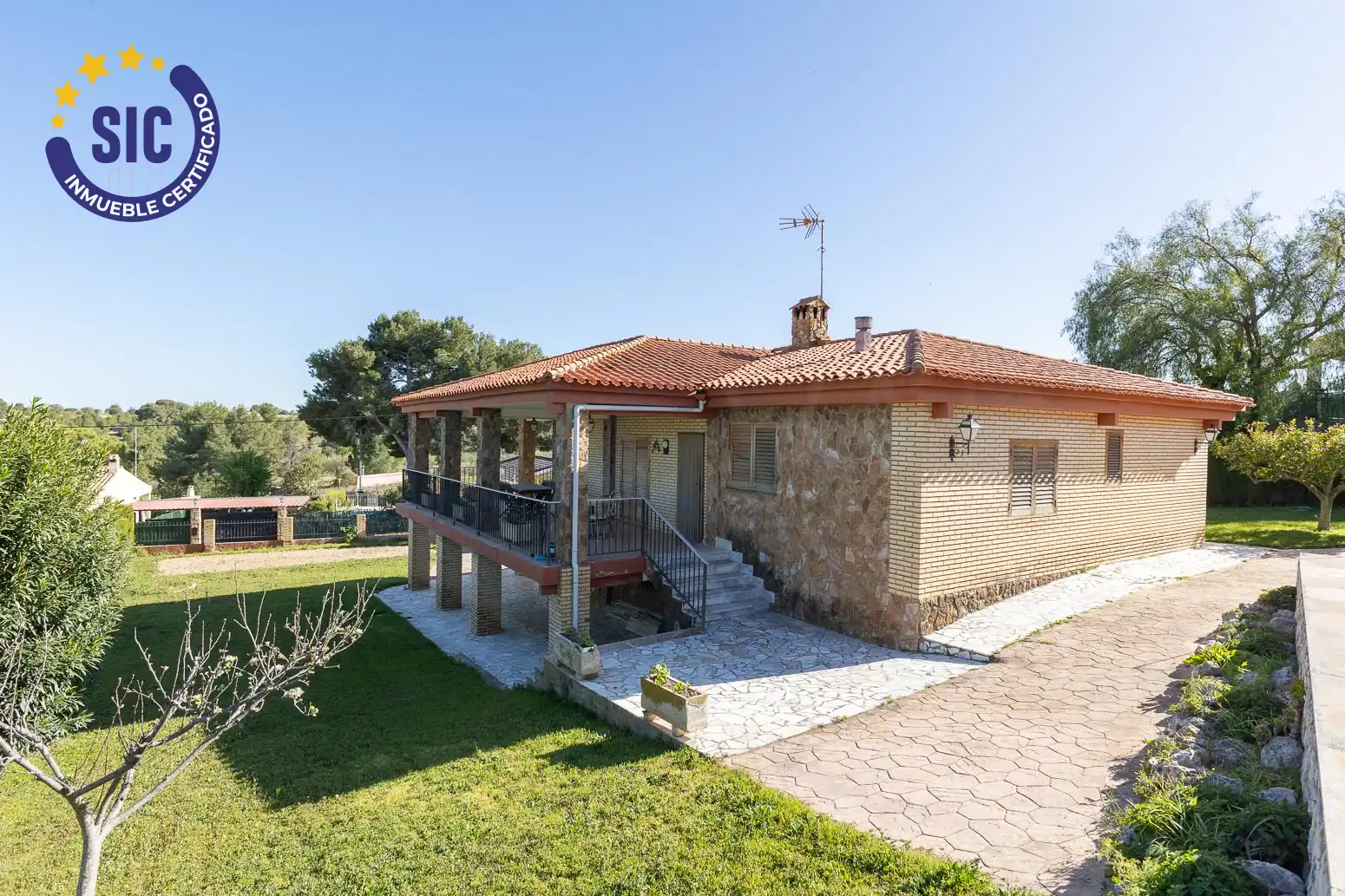 Vista exterior de Casa o chalet en venta en Chiva con Jardín privado