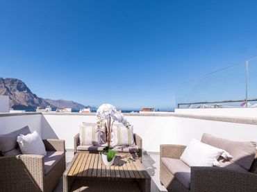 House with balcony to rent in Calle CAIRASCO DE FIGUEROA