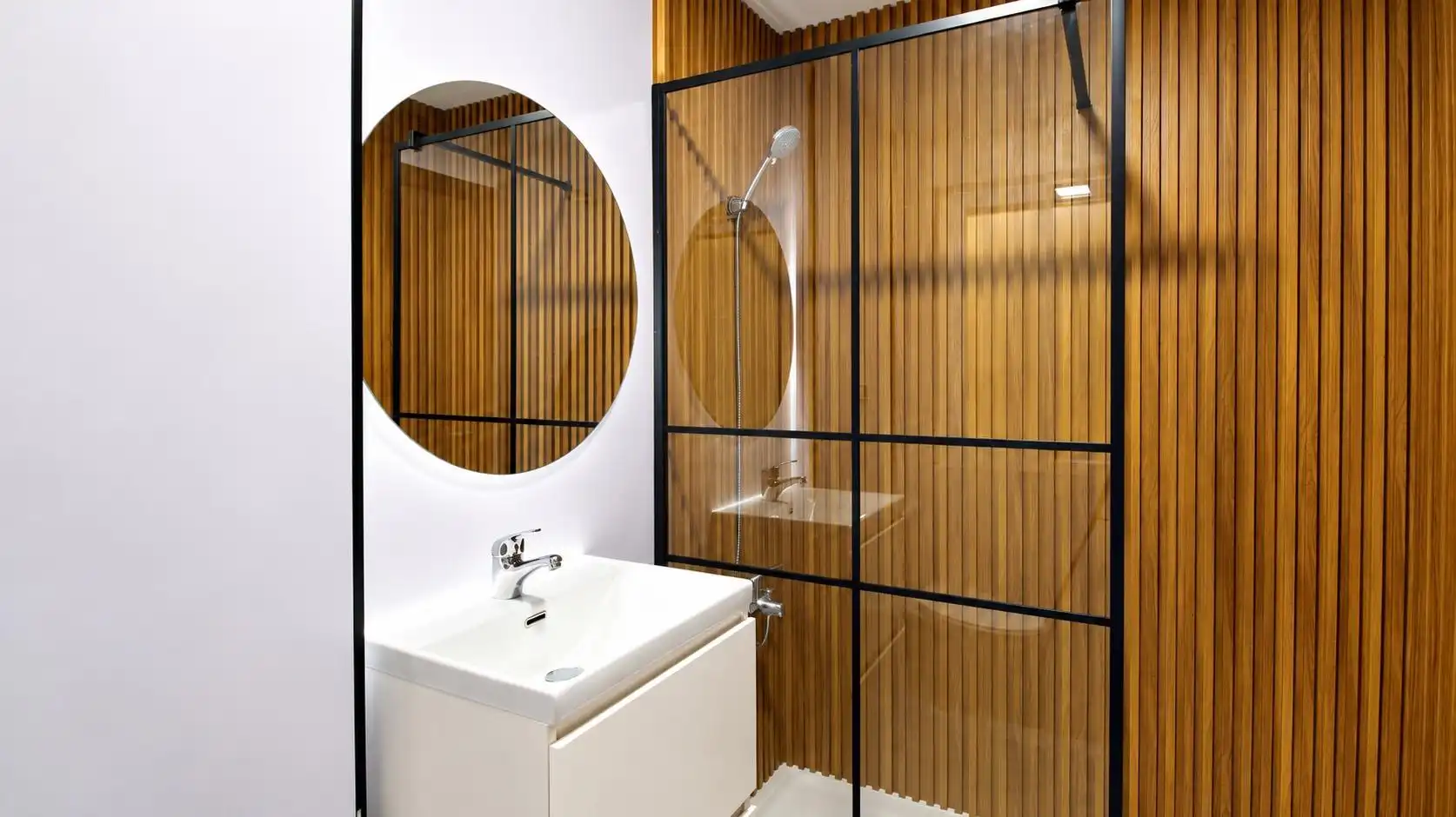 Bathroom of Flat for sale in Cármenes - Ríos