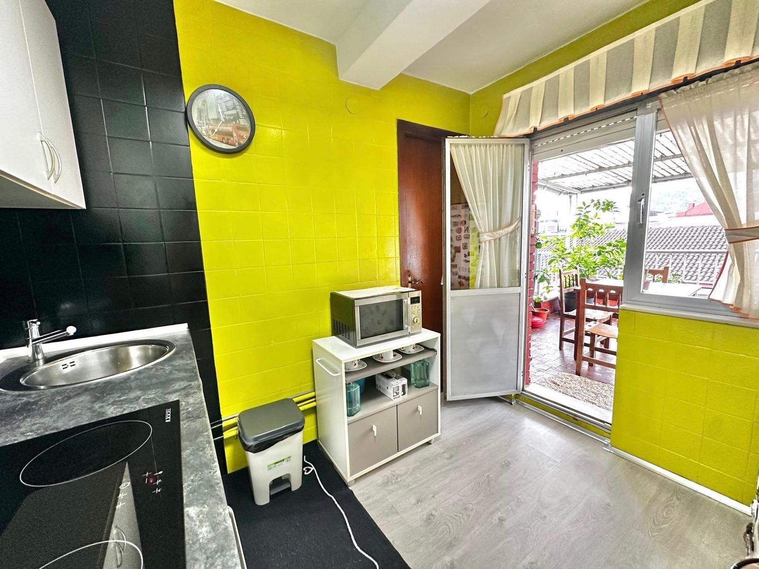 Cuina de Pis en venda en Mieres (Asturias) amb Calefacció, Terrassa i Piscina