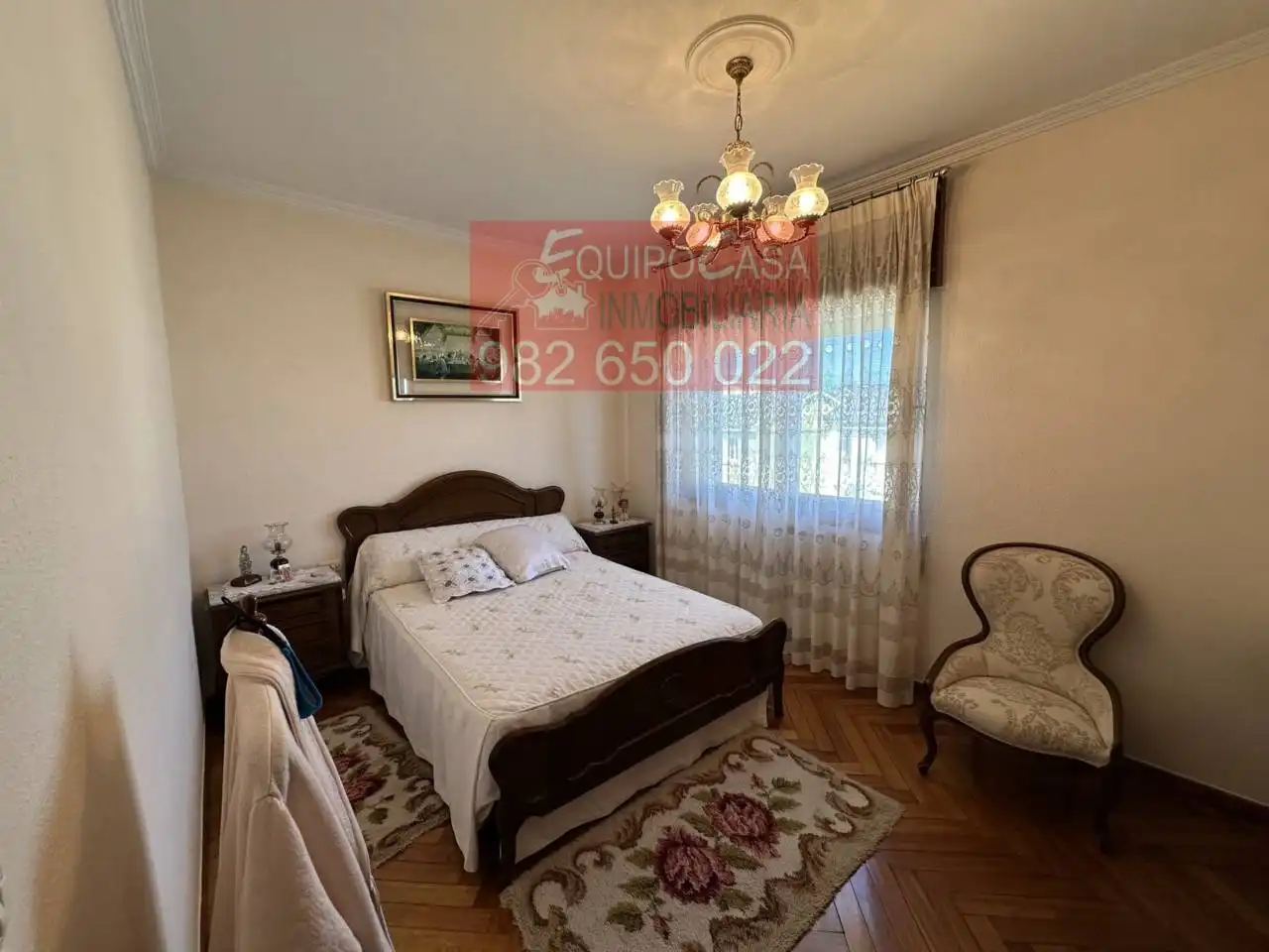 Dormitori de Casa o xalet en venda en Lugo amb Calefacció, Jardí privat i Parquet