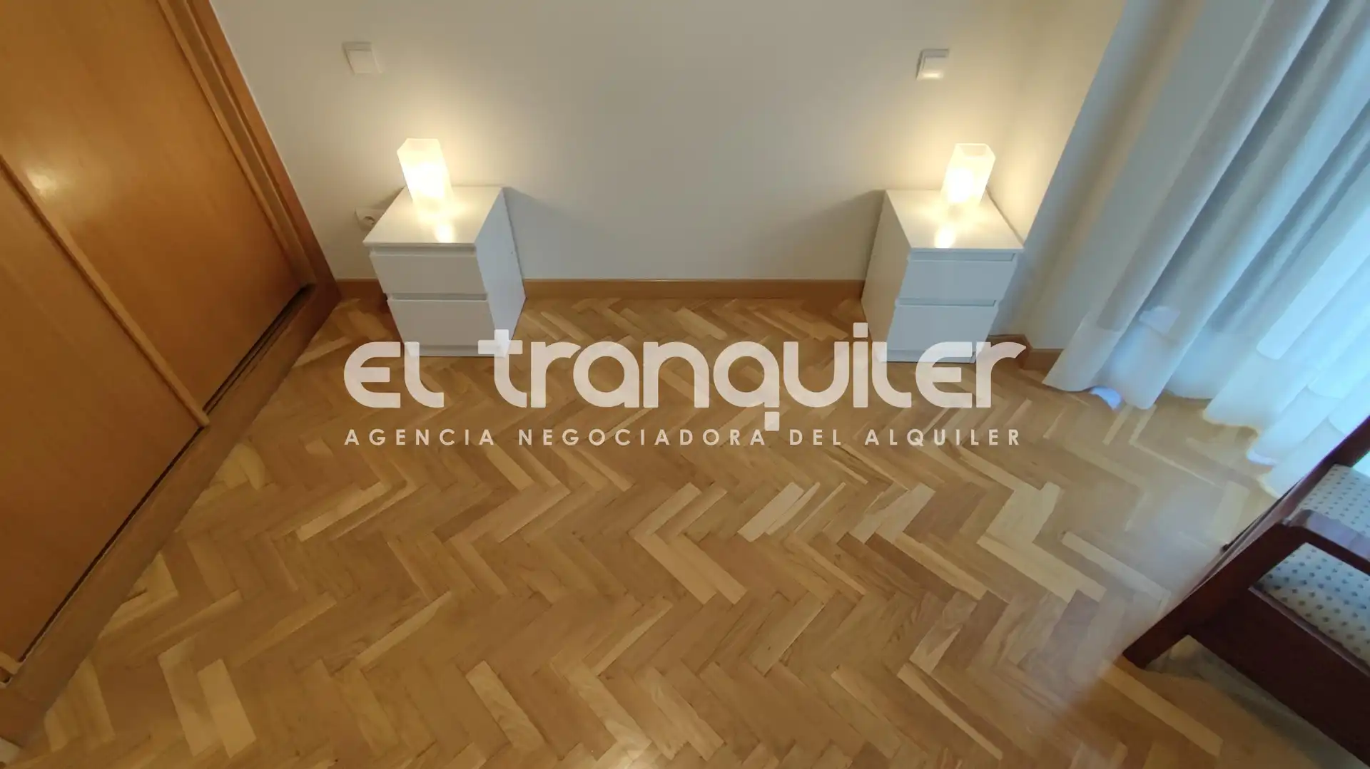 Dormitori de Pis de lloguer en Madrid amb Aire condicionat, Parquet i Piscina
