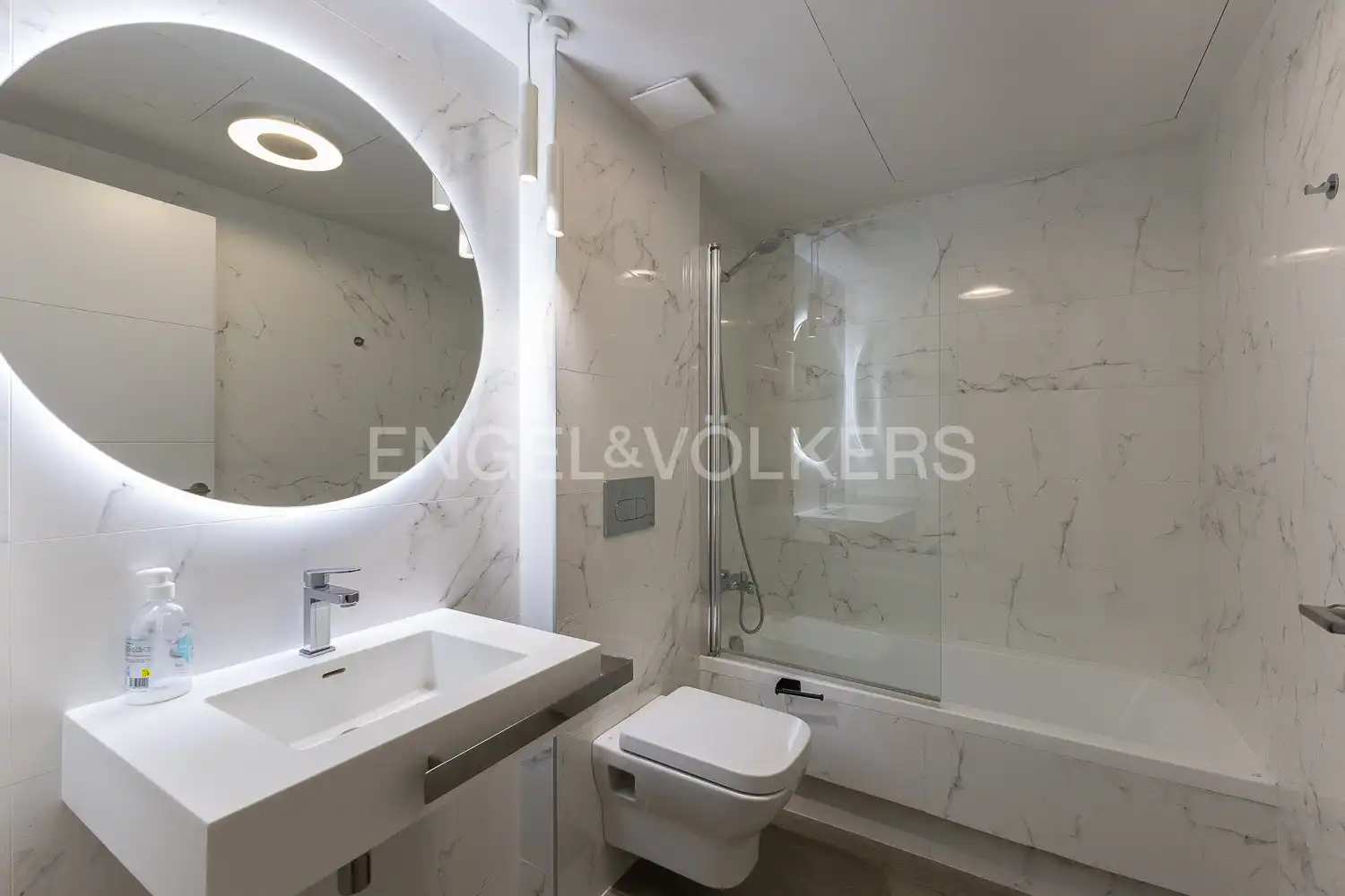 Badezimmer von Wohnung zur Miete in Valencia mit Klimaanlage, Heizung und Terrasse