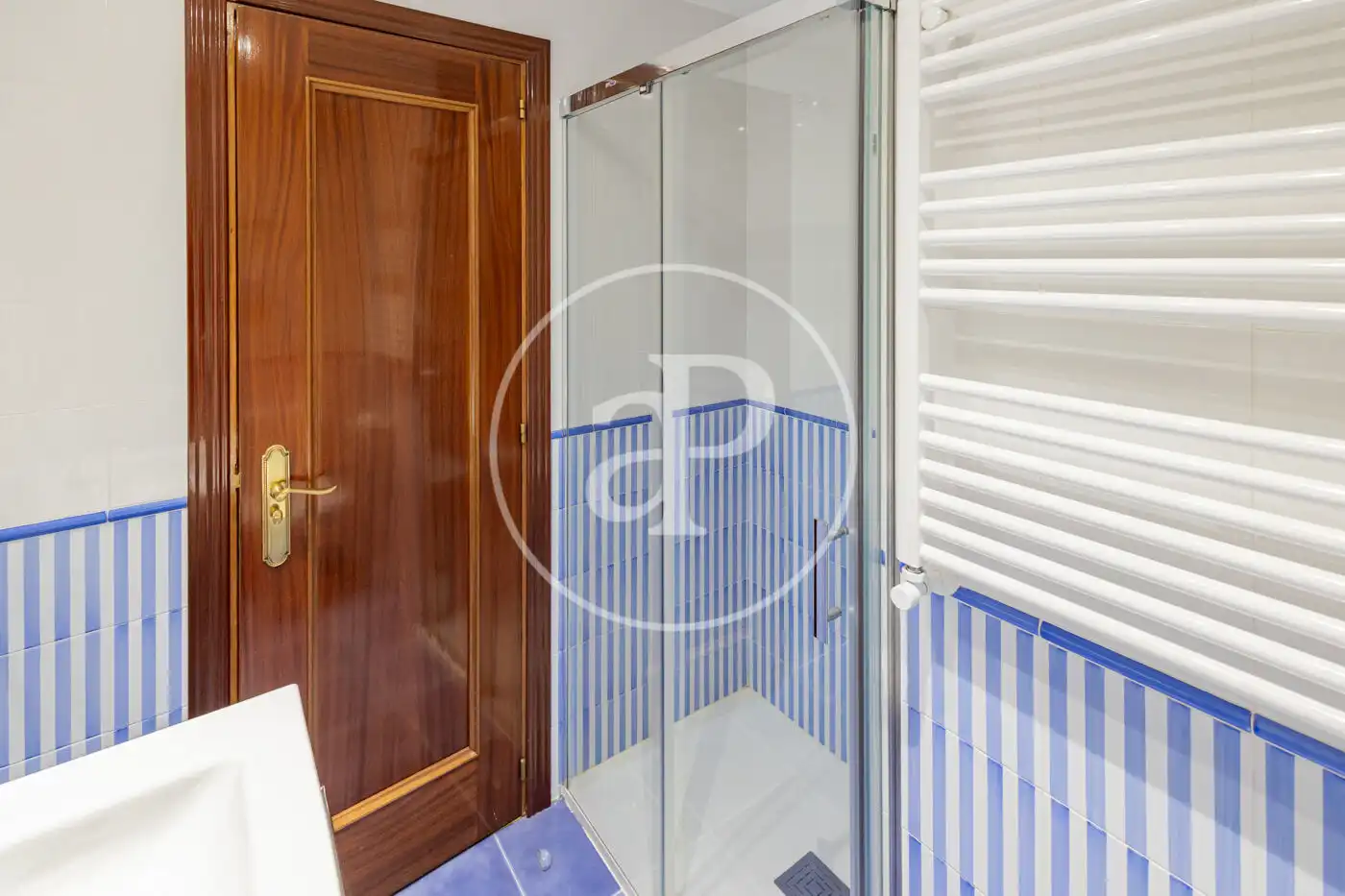 Bathroom of Flat for sale in Fuencarral - El Pardo