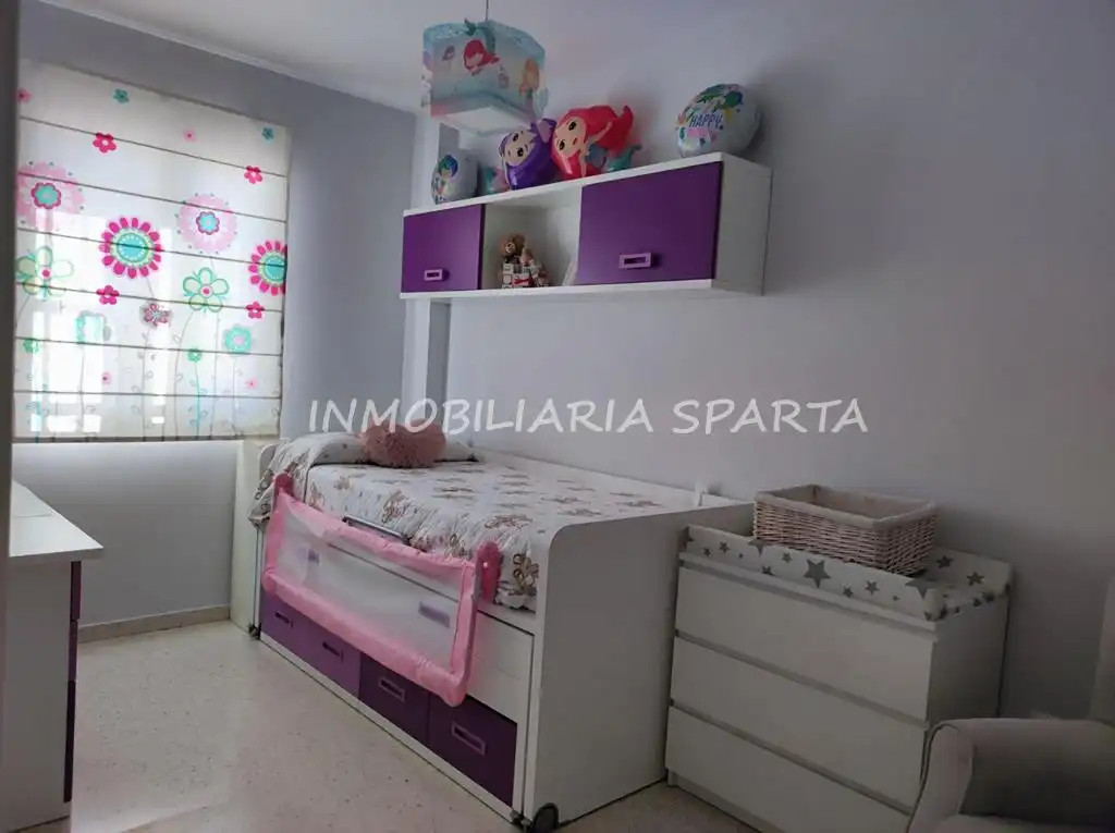 Habitación de Casa adosada en venta en Coria del Río con Aire acondicionado, Terraza y Trastero