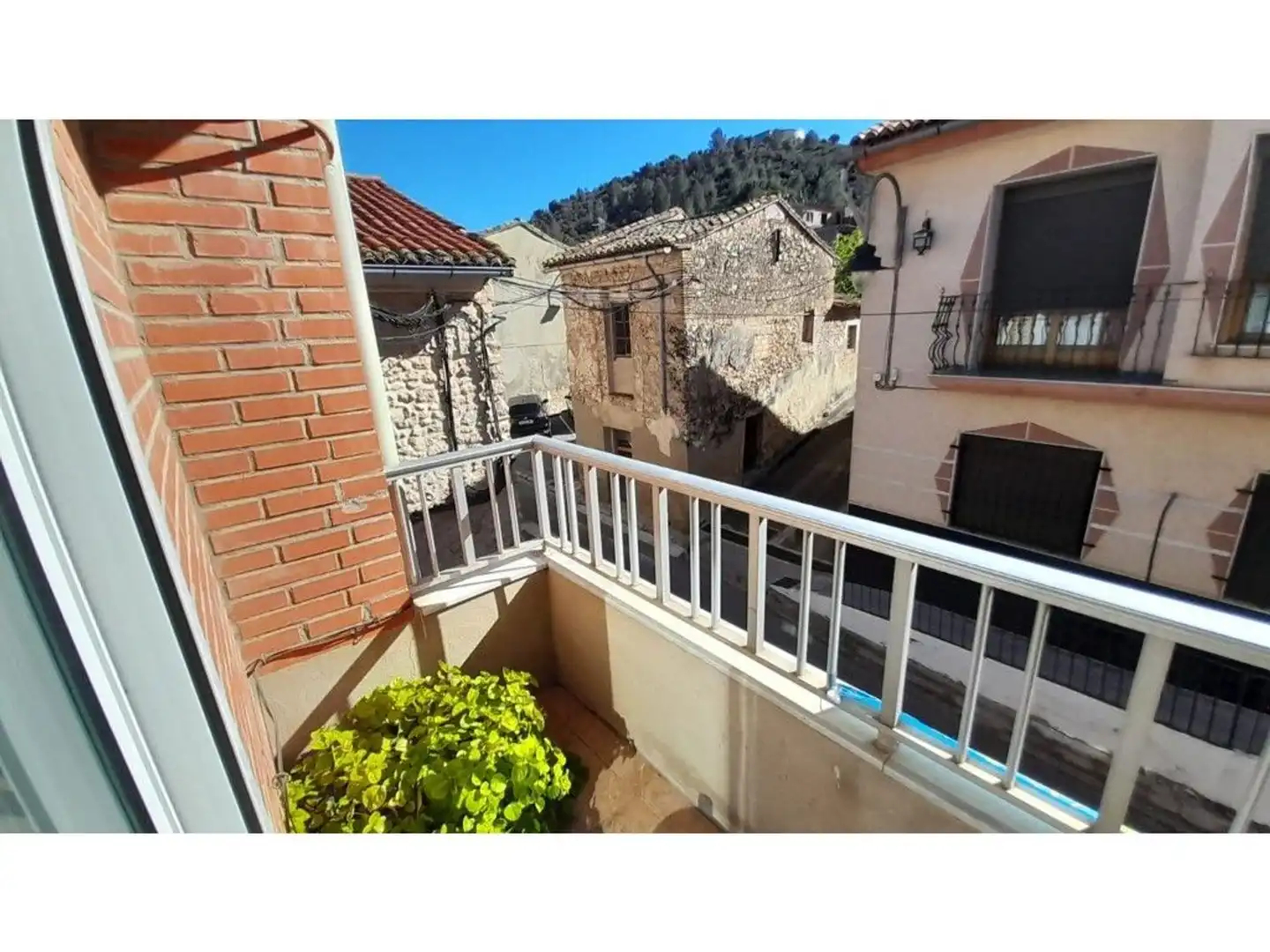 Vista exterior de Casa o chalet en venta en L'Énova con Aire acondicionado, Terraza y Balcón