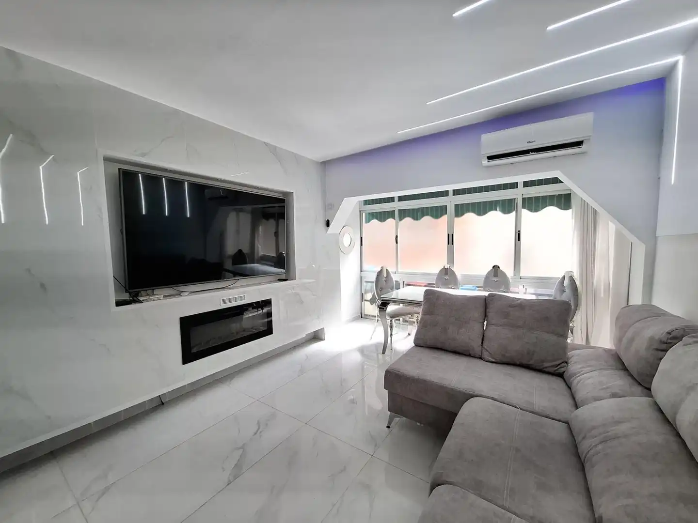 Sala de estar de Piso en venta en Marbella con Aire acondicionado y Piscina comunitaria