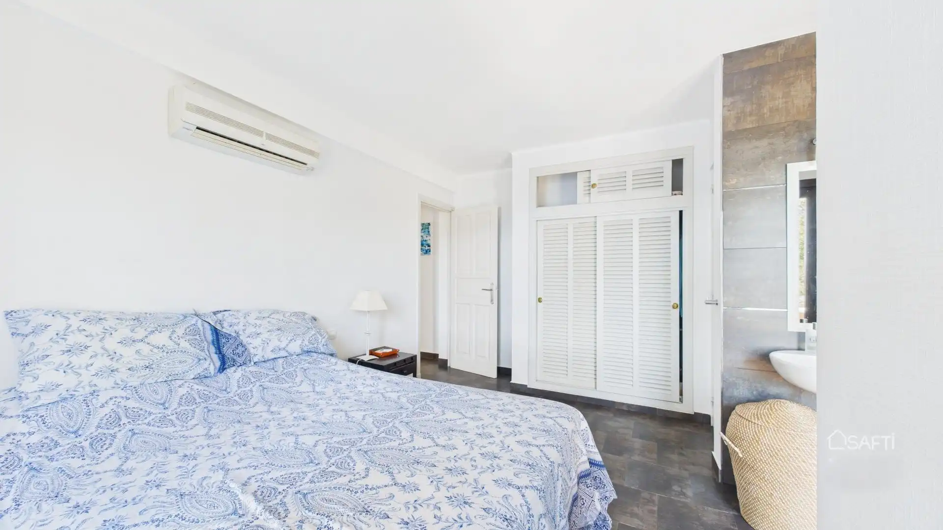 Dormitori de Apartament en venda en Andratx amb Aire condicionat, Balcó i Piscina comunitària