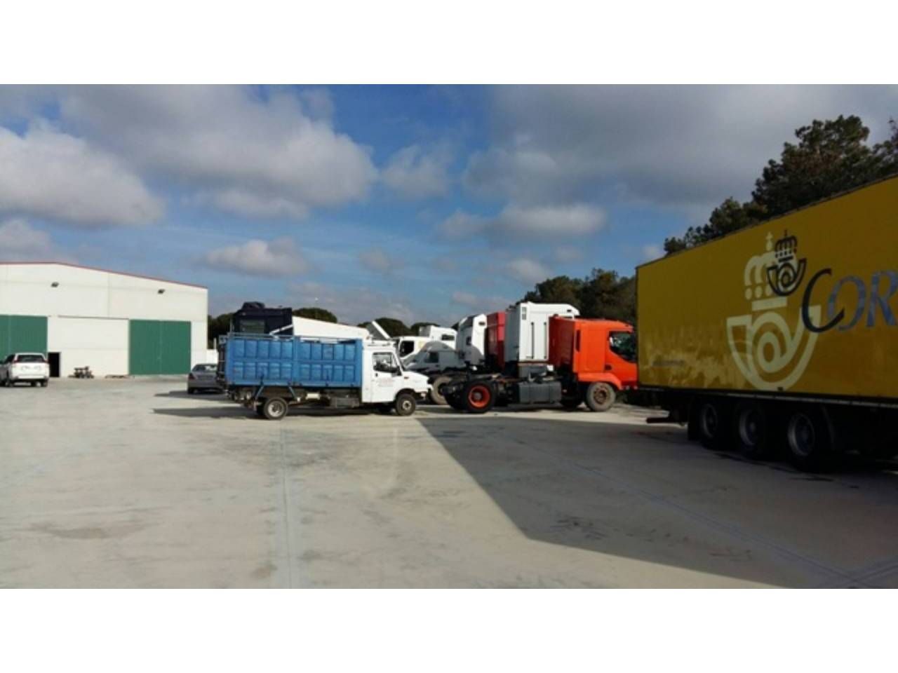 Parking of Industrial buildings for sale in Tiñosillos