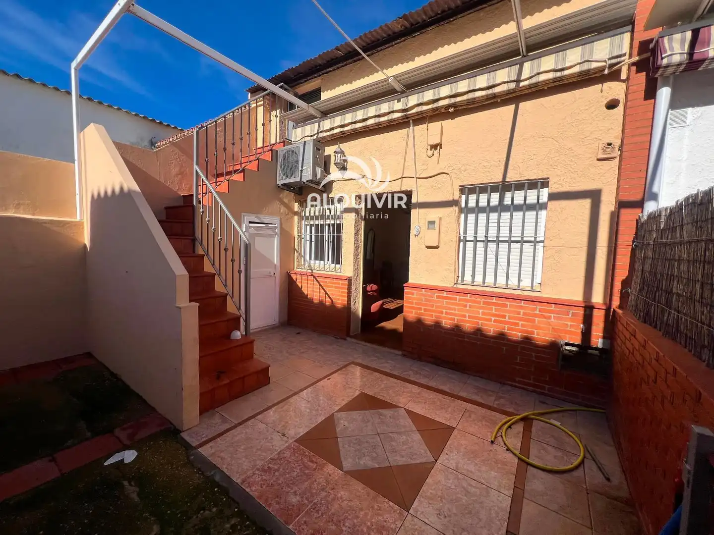 Vista exterior de Casa adosada en venta en Almonte con Aire acondicionado, Terraza y Amueblado