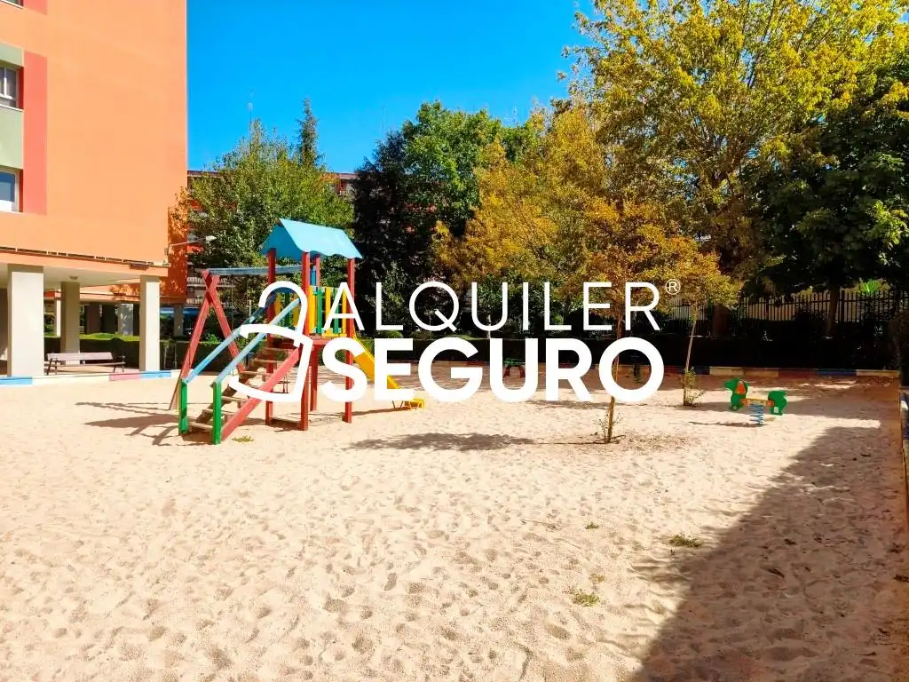 Flat for rent in Pintor Murillo, Norte - Universidad